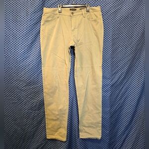 Banana Republic - Men's light green athletic tapered-fit denim jeans. Size 35X34